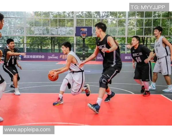 重庆篮球队与武汉篮球队赛后复盘速度对决的精彩分析与启示